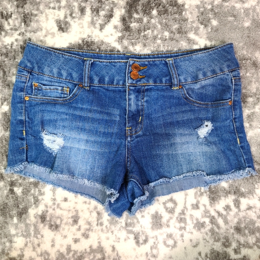 Refuge Shortie Raw Hem Mid Rise Distressed